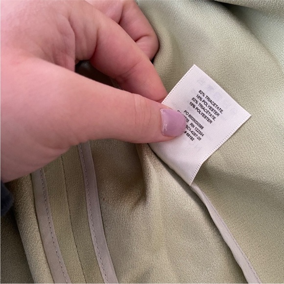 🌟RARE🌟 Aritzia Babaton Macauley Cropped Blazer in soft sage green (XXS) - Picture 7 of 8